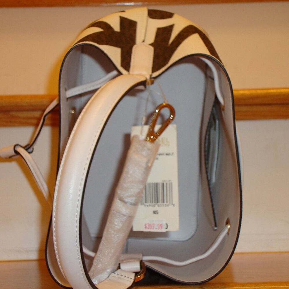 Michael Kors Suri LG Bucket Shoulder/Crossbody Bag MK White/Brown NEW WITH TAGS! - Picture 6 of 10